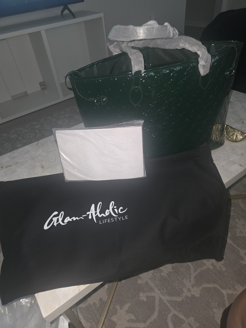 *BRAND NEW* Glossy Emerald Tote Bag with Pouch - Women Bags - Picture 6 of 6